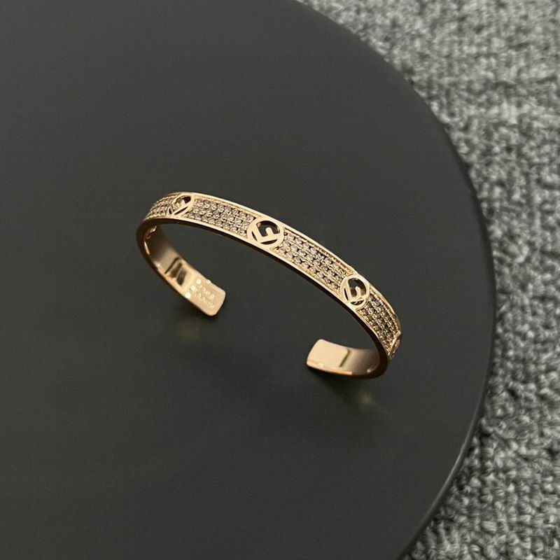 Fendi bracelet 10lyr6
